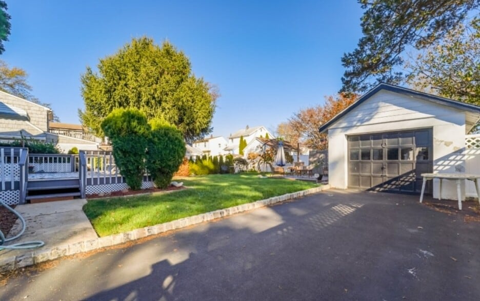 Building Photo - 391 Ward St