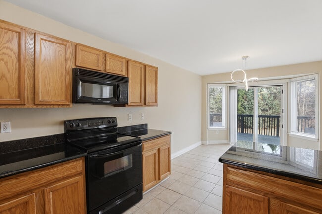 Building Photo - 35900 Abbey Dr