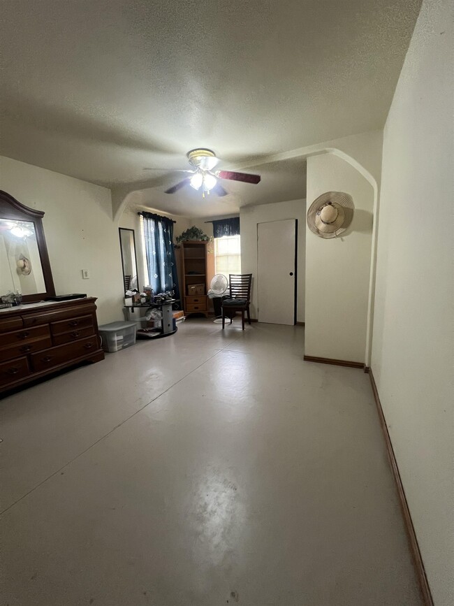 Building Photo - 125 Burge Dr