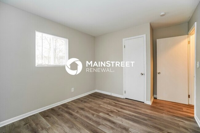 Building Photo - 3 Bedroom Pet-Friendly Home in Columbus, OH with Main Street Renewal