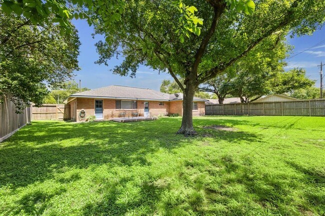 Building Photo - 10622 Oasis Dr