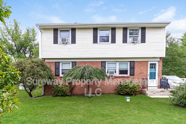 Primary Photo - 18 Crest Ave