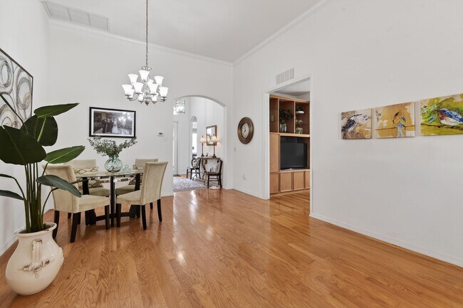 Building Photo - 425 SW Talquin Ln