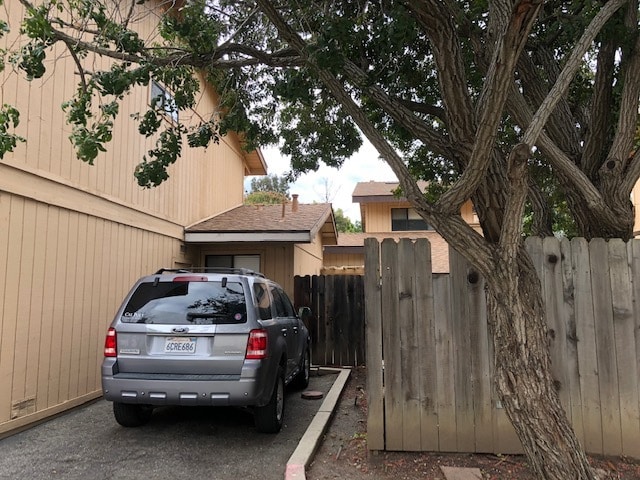 1- Car Garage + 1 outside area - 528 Hathway Ave