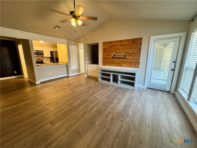 Building Photo - 1202 Thorpe Ln