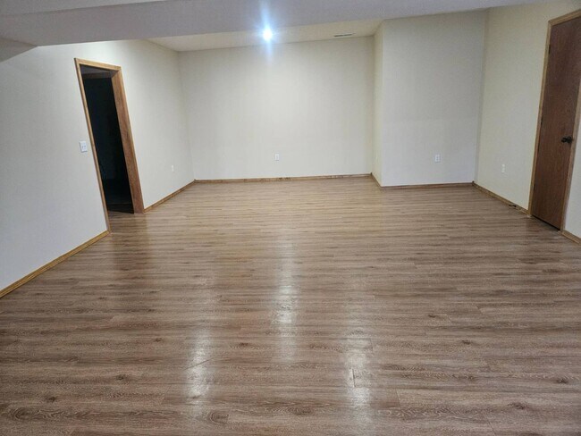 Building Photo - WOW! Look at this property ! You cant beat this price in NIXA-3200 SQ FT