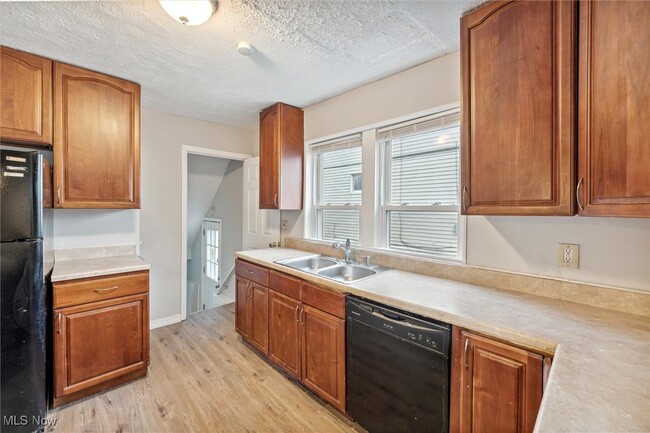 Building Photo - 4367 E 139th St