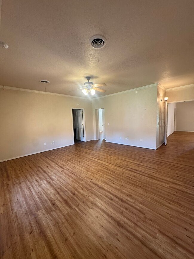 Building Photo - 4210 Catalpa Ln
