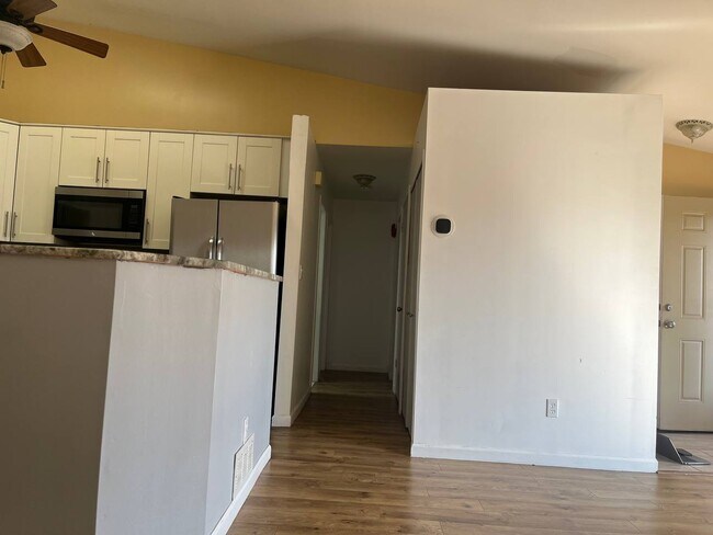 Building Photo - 1891 Vine Way Dr