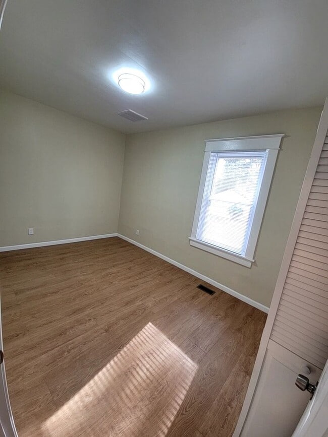 Building Photo - Charming 2-Bedroom Home in Norfolk