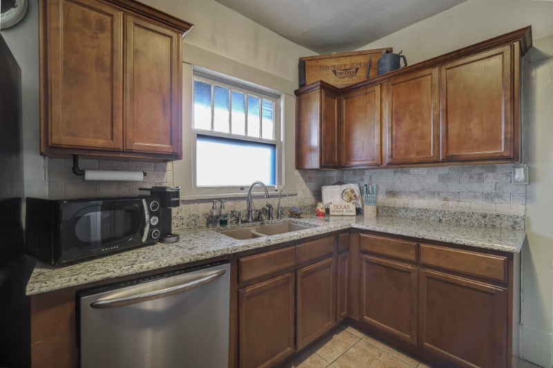 Building Photo - 2901 Grant Ave