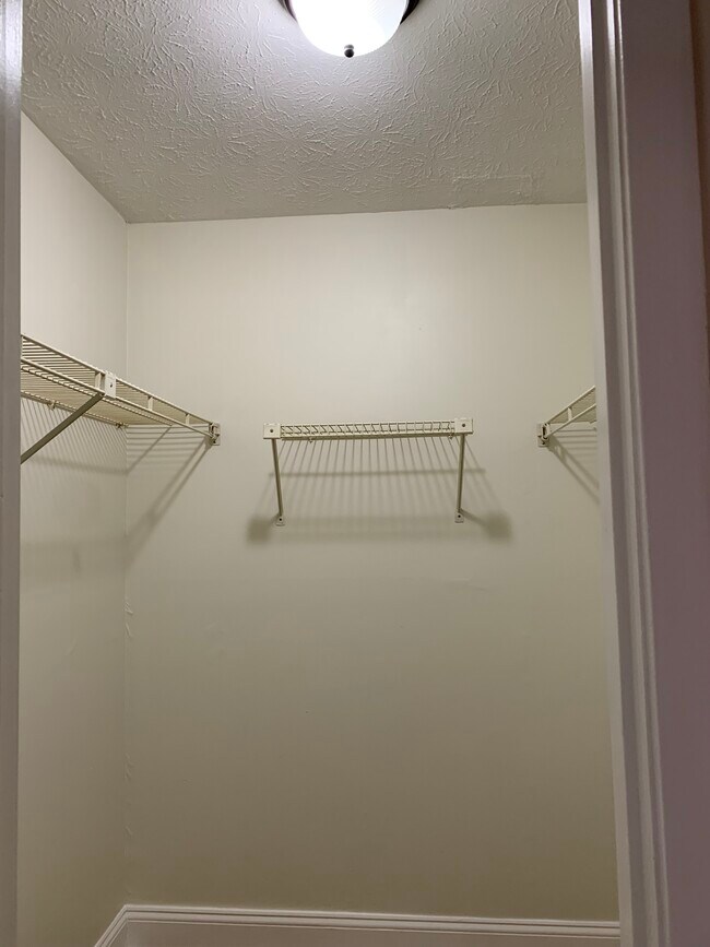 Building Photo - 524 Warm Springs Cir