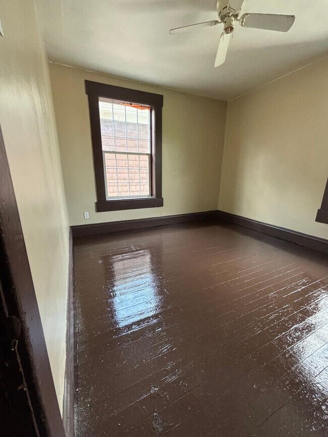 Building Photo - Newly Renovated 4 Bedroom Home