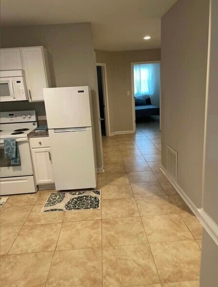 Kitchen and hall - 4296 Southern Ave SE