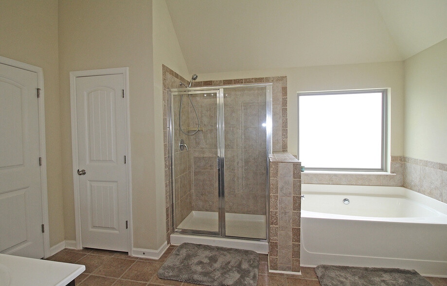master bathroom - 5305 Ripken Rd