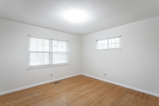 Building Photo - 3 Bedroom · 2 Bath Home in East Brainerd Near Hamilton Place