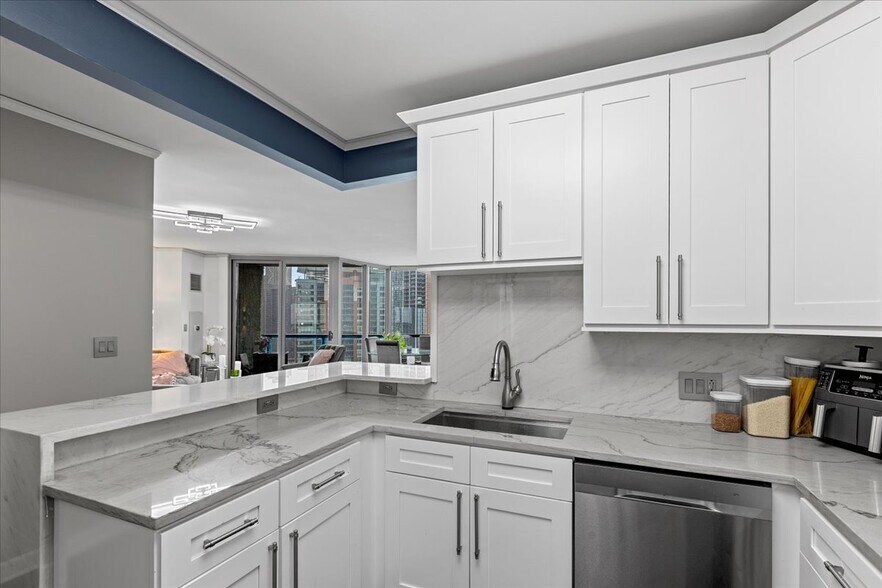 Building Photo - 420 E Waterside Dr