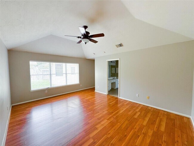 Building Photo - 19410 Bear Springs Dr