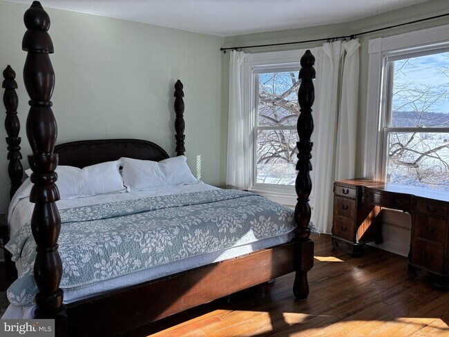 Building Photo - 873 Hawlin Rd