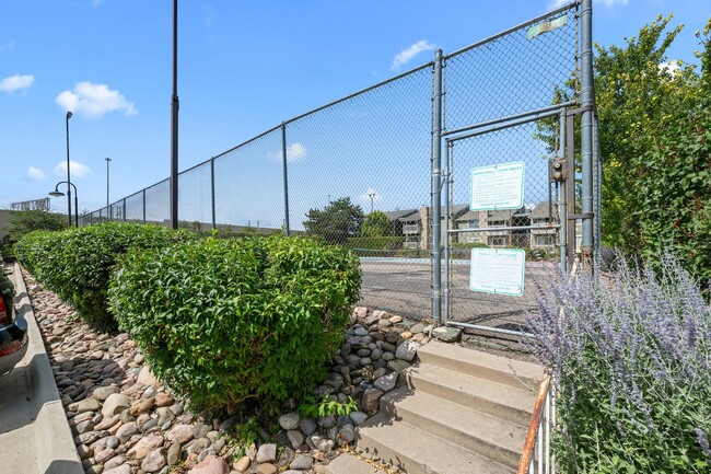 Building Photo - Updated 1BD/1BA Condo in DTC – Available Now!