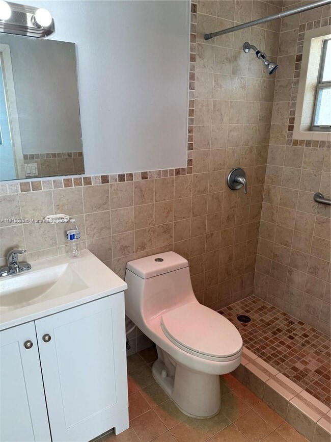 Building Photo - 7915 Harding Ave