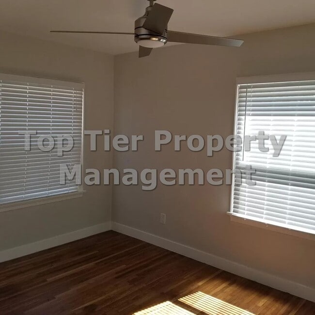 Building Photo - ***Charming 1 Bed / 1 Bath Cottage in Sout...