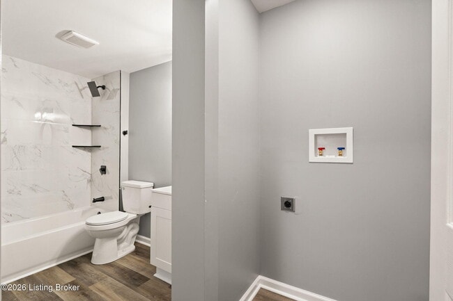 Building Photo - 2222 Duncan St