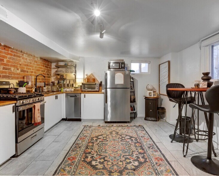 Primary Photo - 1266 Lafayette St