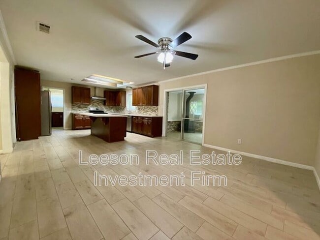 Building Photo - 2320 Melrose Ave