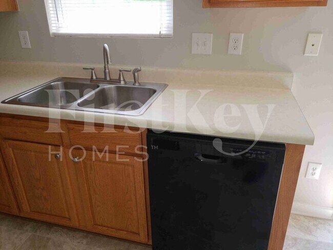 Building Photo - 2140 Lauren Woods Dr
