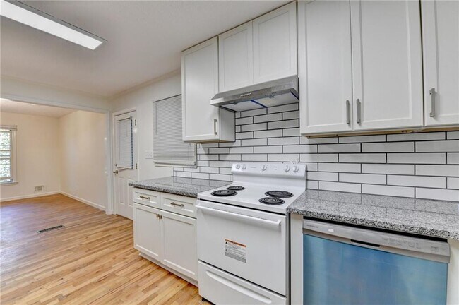 Building Photo - 2628 Whitehurst Dr