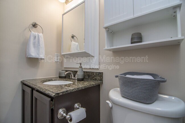 Building Photo - 1806 Township Cir