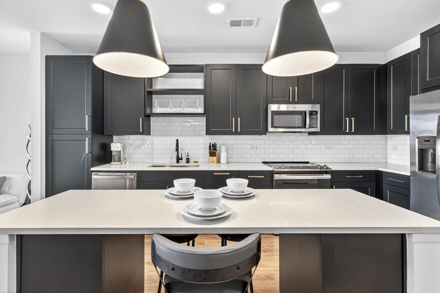 Building Photo - 1116 Gramercy Ln