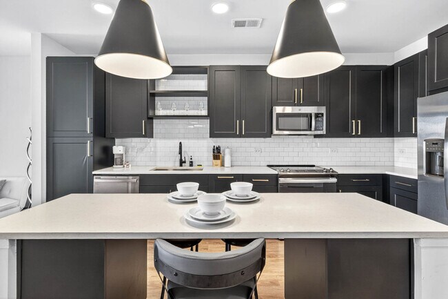 Building Photo - 1116 Gramercy Ln