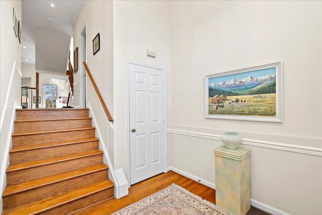 Building Photo - Beautiful End-Unit Townhome with Spacious Interior and Outdoor Living