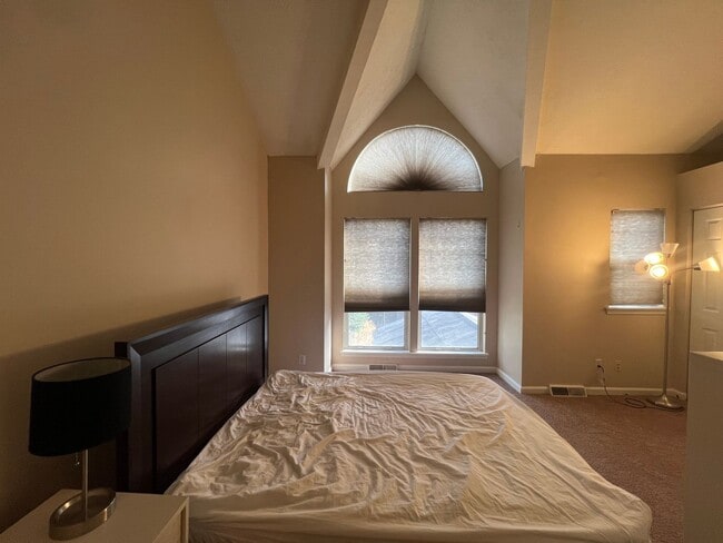 Building Photo - Beautiful 3 Bed/ 3 Bath Townhome in Private cul-de-sac in Shadyside!