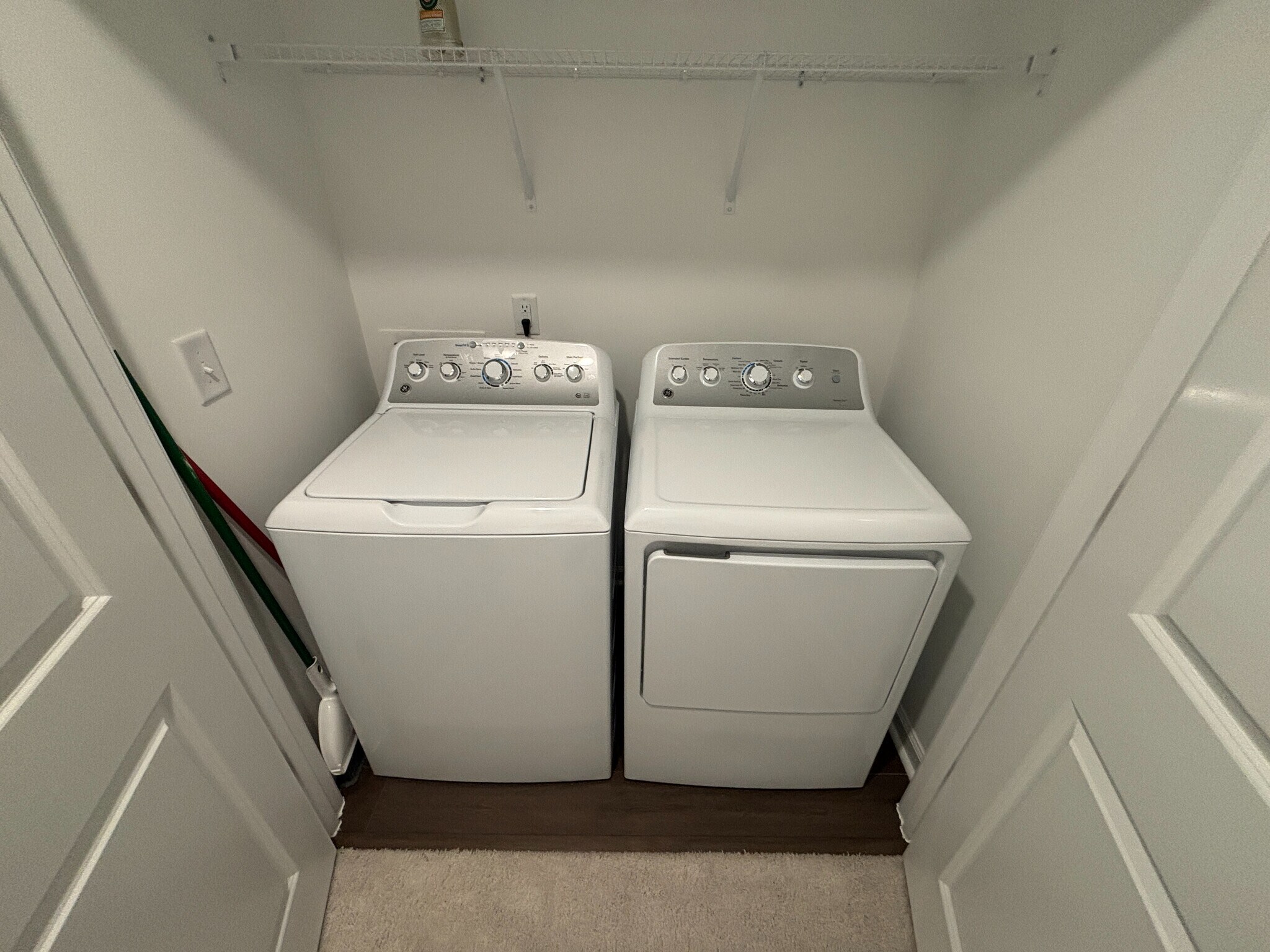 Building Photo - Room in Townhome on Gypsum Dr