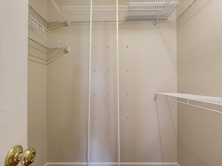 Building Photo - 805 E Sherwood Hills Dr