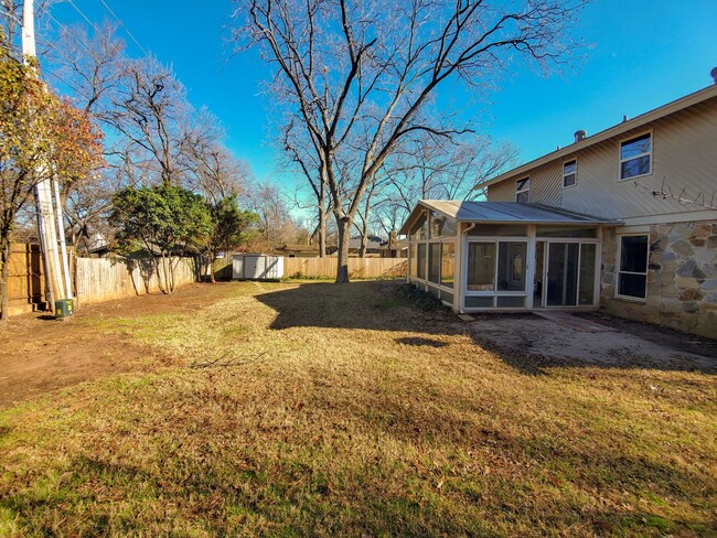 Building Photo - 3 bedroom 2 bath home in Shawnee
