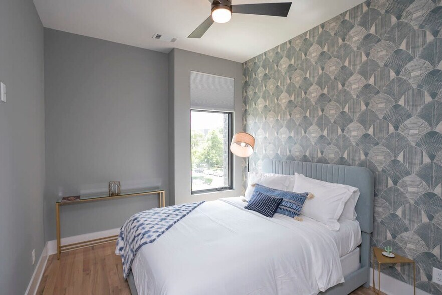 Building Photo - 1700 19th Ave S