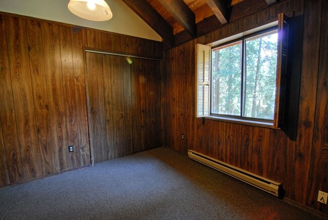 Building Photo - LONG-TERM RENTAL: Upper Floor Unit in Duplex with Washer/Dryer & Wood Stove!