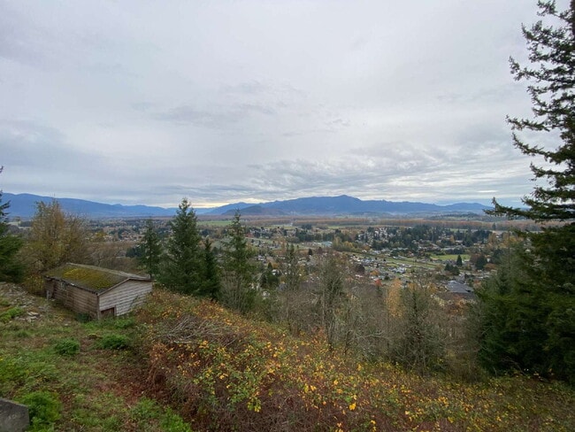 Building Photo - Spacious 2-Bed, 2-Bath Duplex Retreat Over...