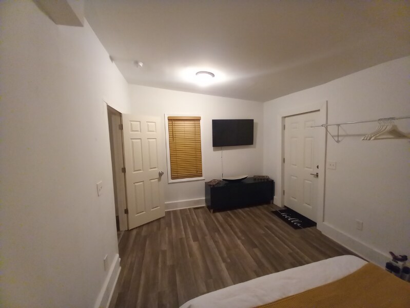 Building Photo - 628 William St