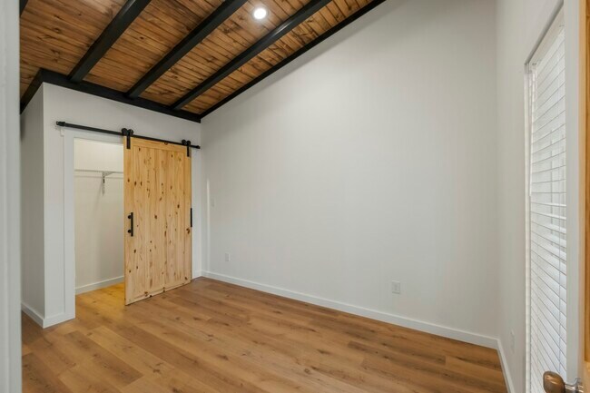 Building Photo - 1014 9th Ave