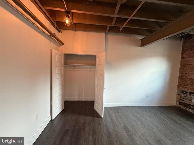 Building Photo - 820 W Market St