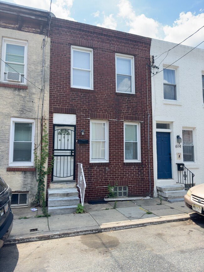 Primary Photo - 612 Winton St