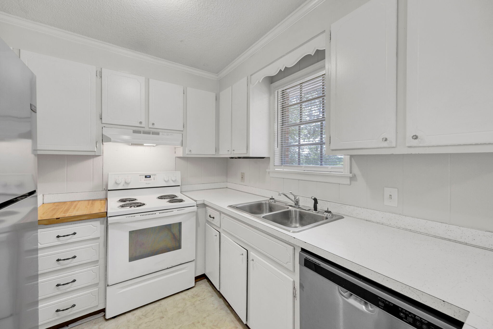 Building Photo - 2900 Holt Dr