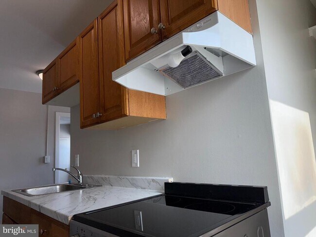 Building Photo - 706 Chain St