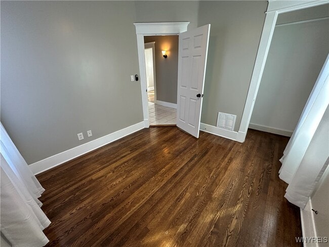 Building Photo - 1133 Hertel Ave