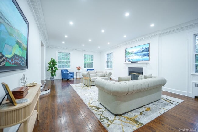 Building Photo - 10 Hidden Pond